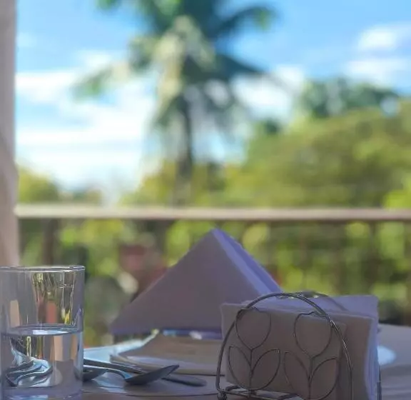 Aamiaismajoitus (B&B) Luna Oslob Travellers Inn