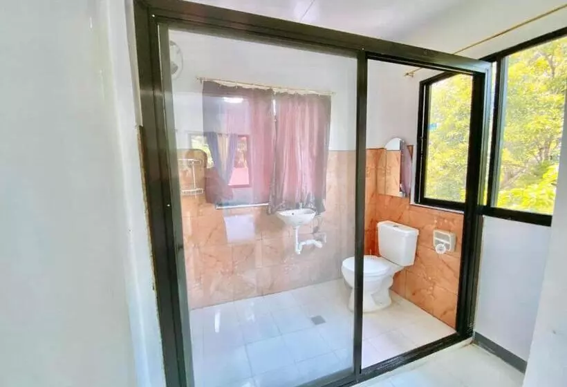 Aamiaismajoitus (B&B) Luna Oslob Travellers Inn