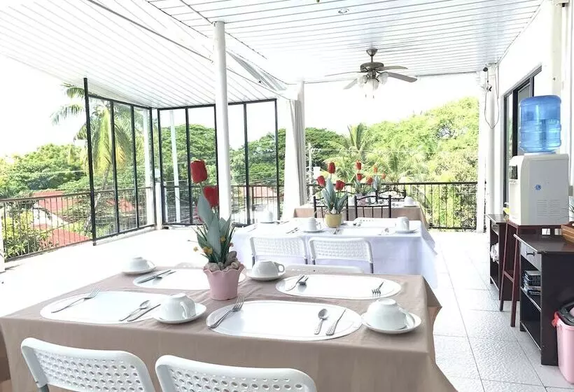 Aamiaismajoitus (B&B) Luna Oslob Travellers Inn