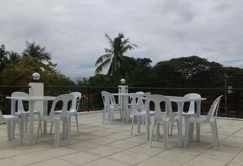 Aamiaismajoitus (B&B) Luna Oslob Travellers Inn