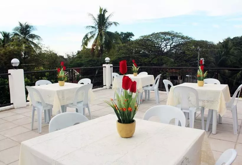 Aamiaismajoitus (B&B) Luna Oslob Travellers Inn