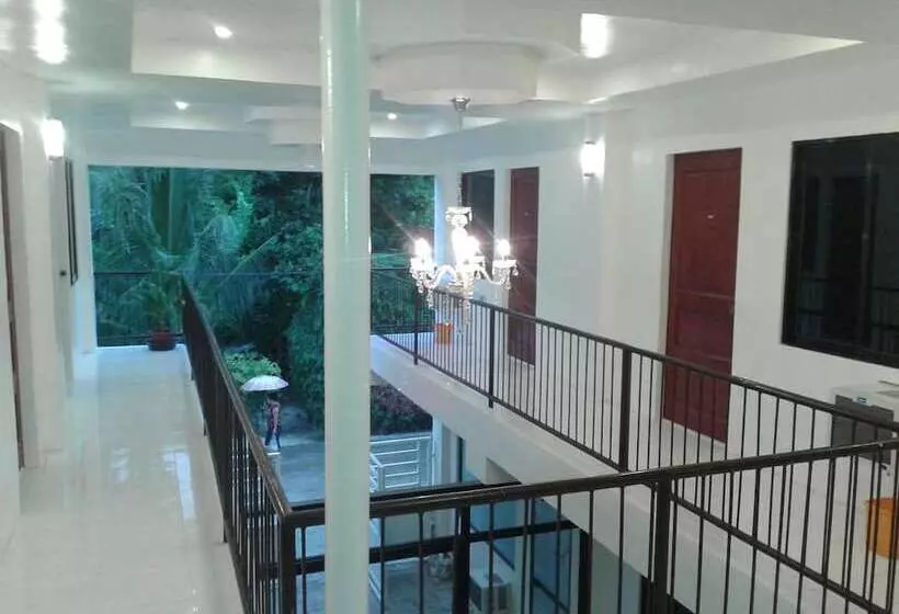 Aamiaismajoitus (B&B) Luna Oslob Travellers Inn