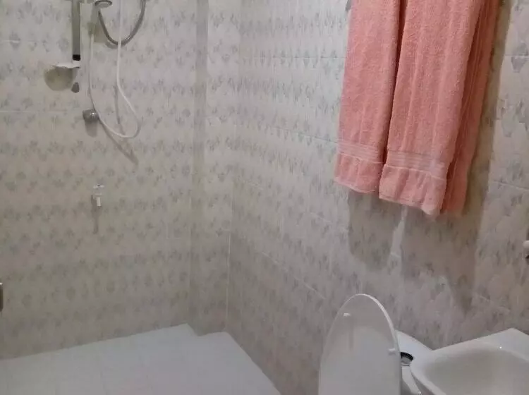 Aamiaismajoitus (B&B) Luna Oslob Travellers Inn