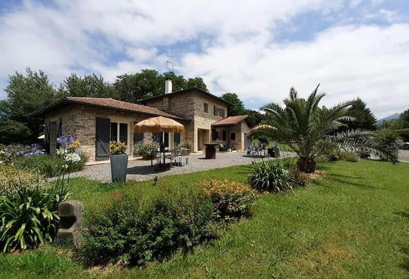 تختخواب و صبحانه Maison Hamak