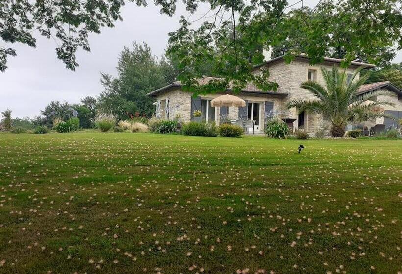 تختخواب و صبحانه Maison Hamak