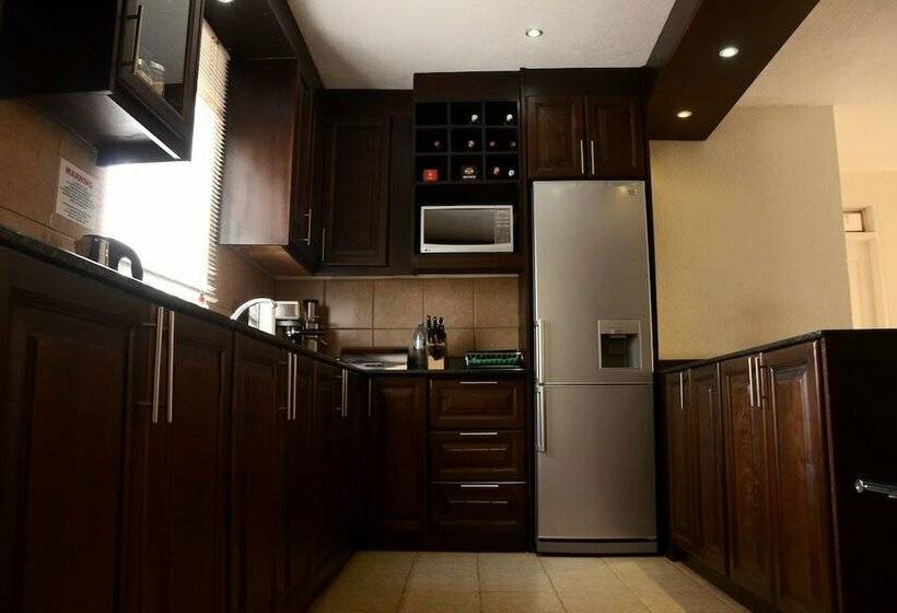 هتل Commonlens Inn