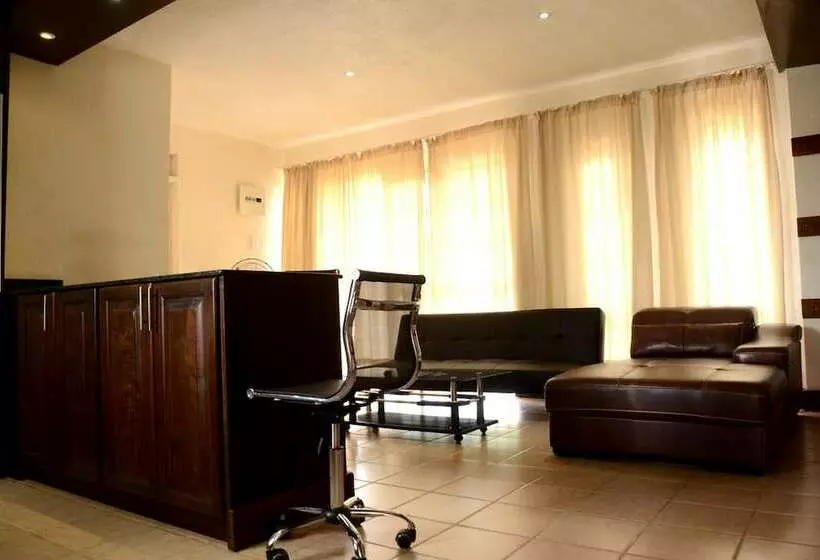 هتل Commonlens Inn