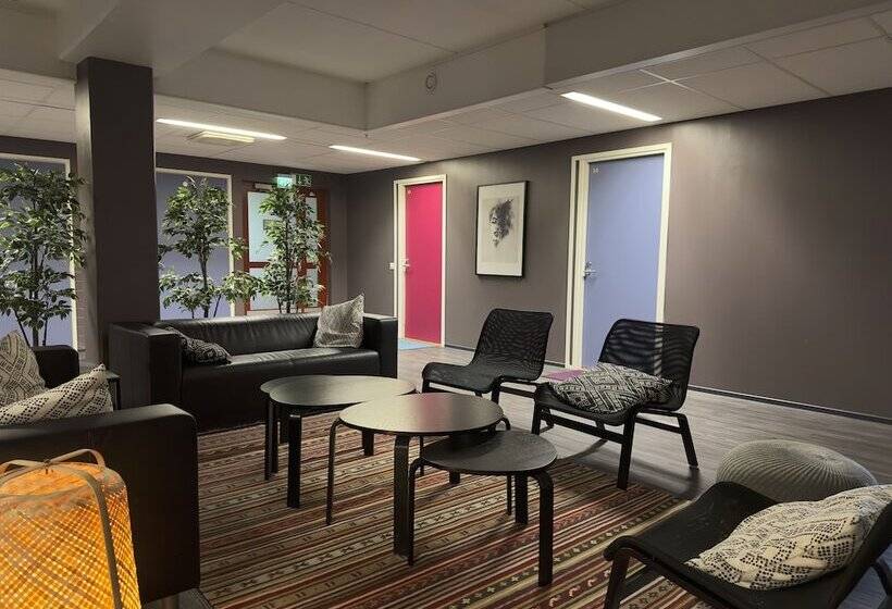 هتل The Rooms Airport   20rooms