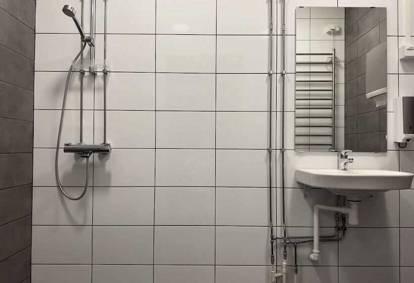 هتل The Rooms Airport   20rooms