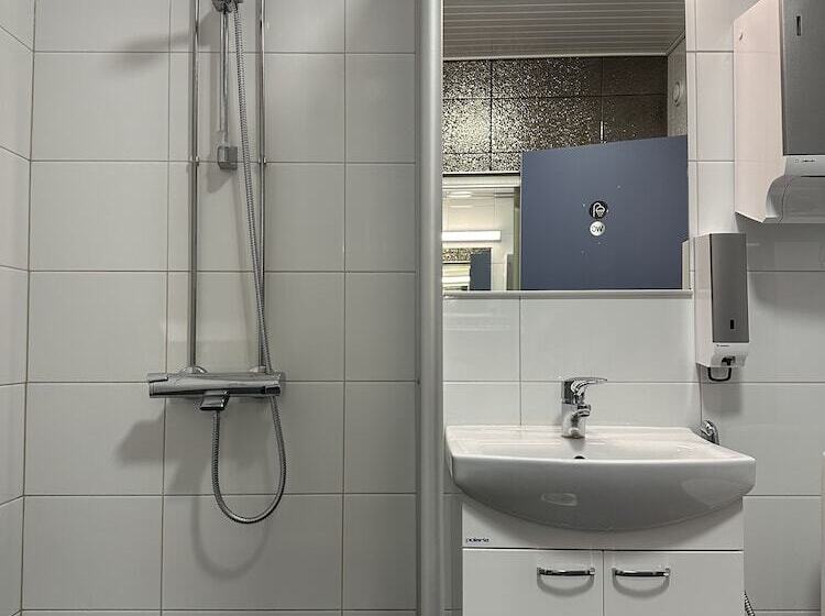 هتل The Rooms Airport   20rooms