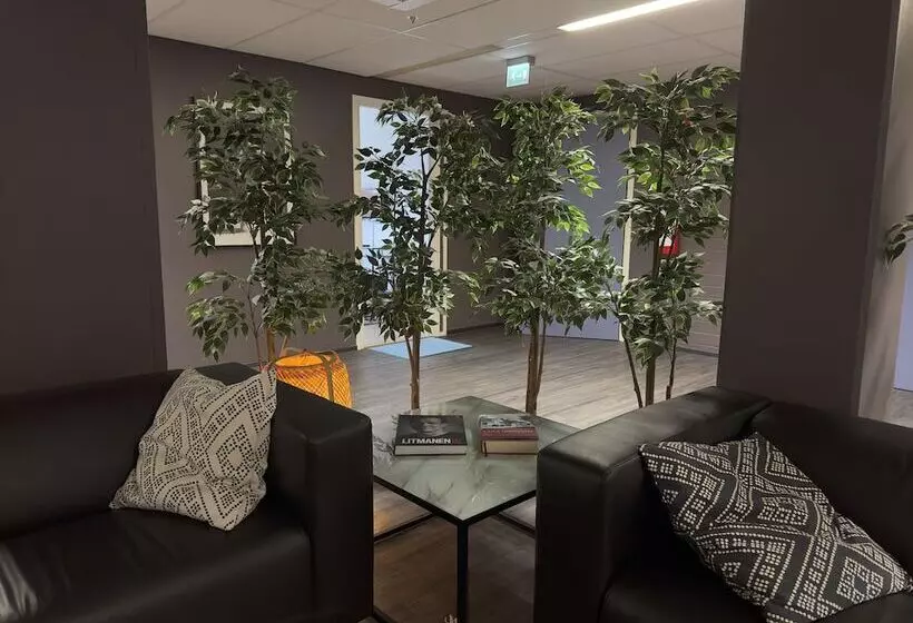 هتل The Rooms Airport   20rooms