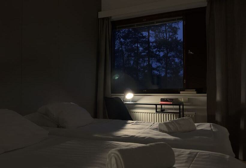 هتل The Rooms Airport   20rooms