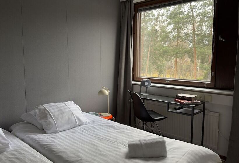 هتل The Rooms Airport   20rooms