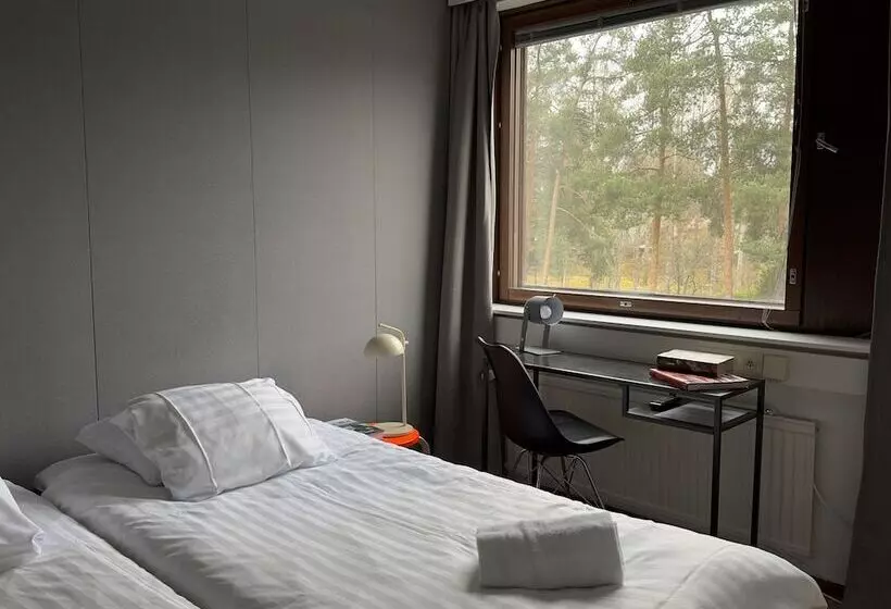 هتل The Rooms Airport   20rooms