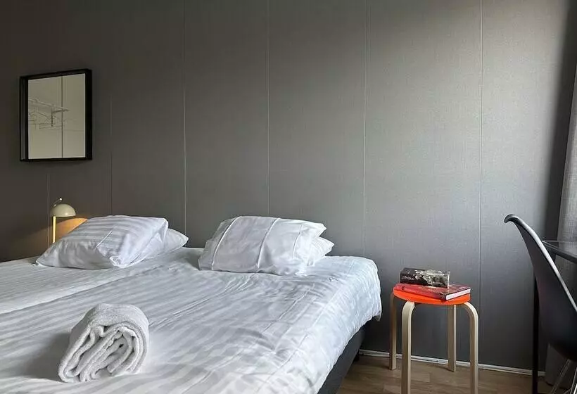 هتل The Rooms Airport   20rooms