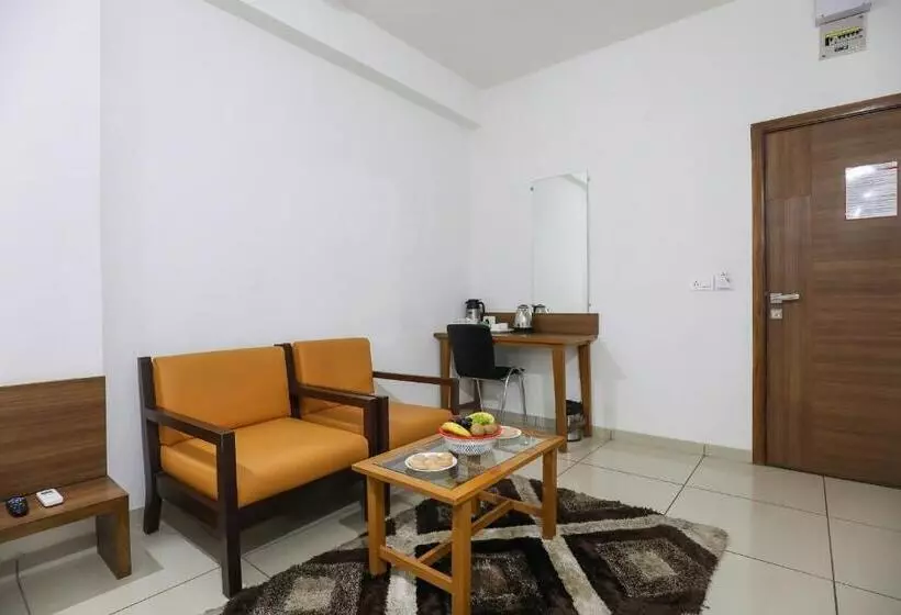هتل Ashray Inn Express