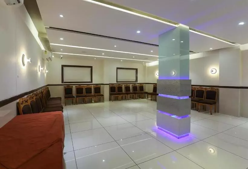 هتل Ashray Inn Express