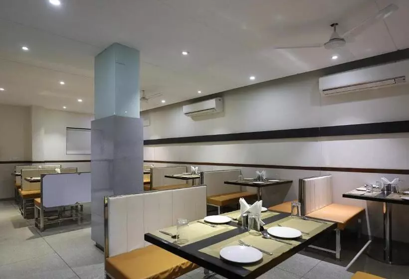 هتل Ashray Inn Express