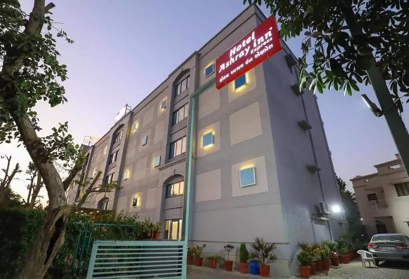 هتل Ashray Inn Express