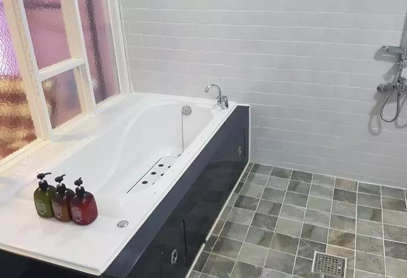 مُتل Daegu Bonri Piano