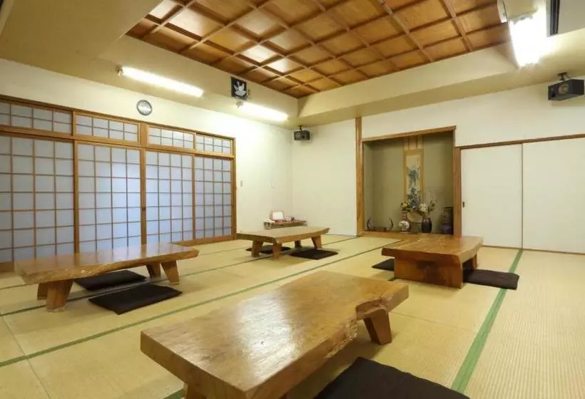 旅館 Minshuku Shiroyama