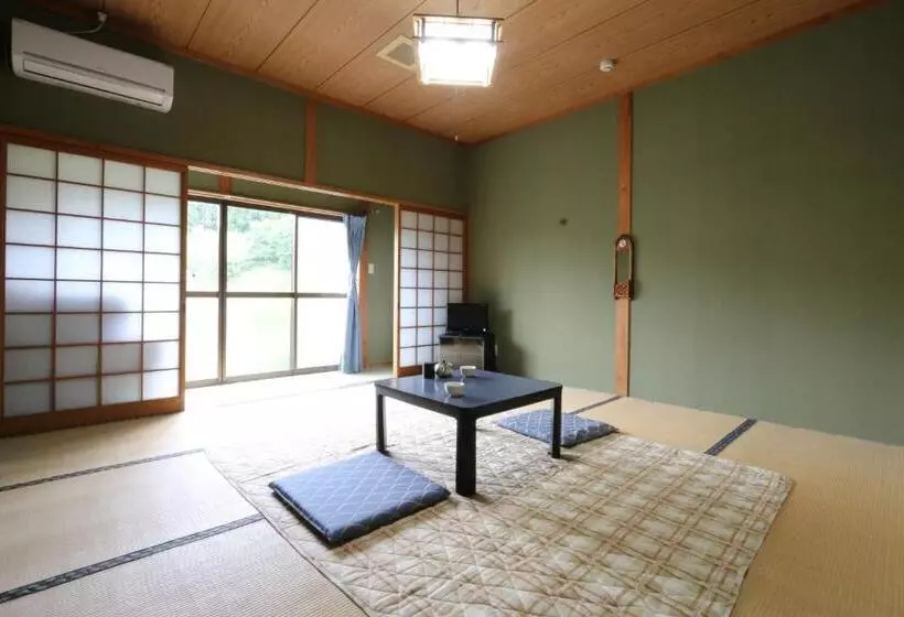 旅館 Minshuku Shiroyama