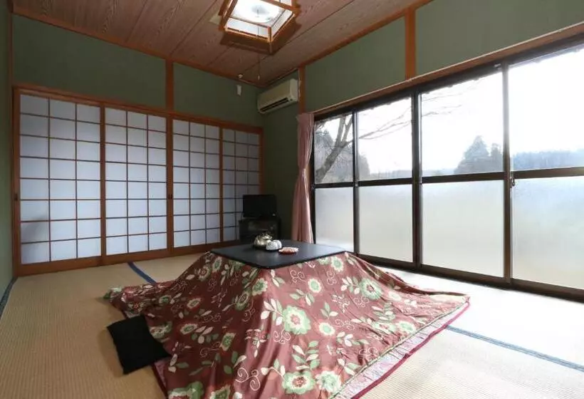 旅館 Minshuku Shiroyama