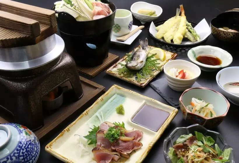 旅館 Minshuku Shiroyama