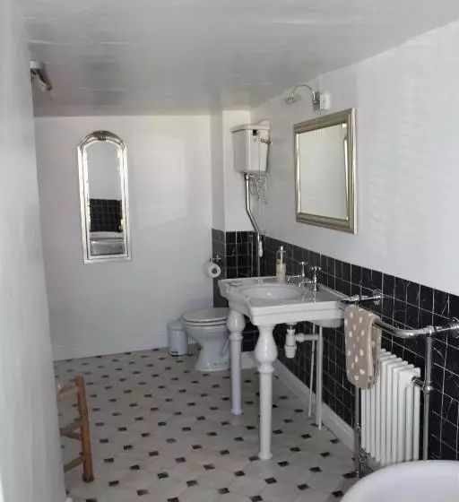 تختخواب و صبحانه The Olde House