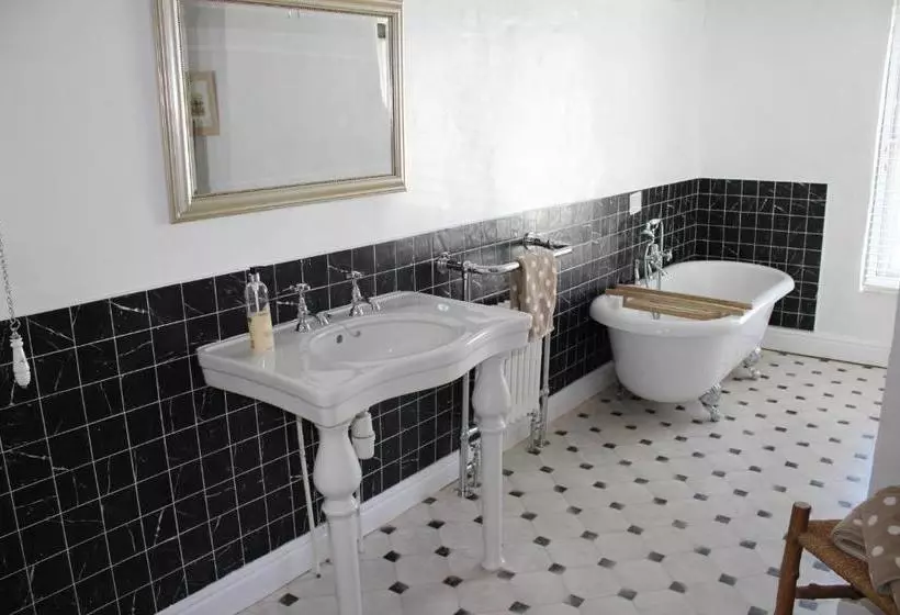 تختخواب و صبحانه The Olde House