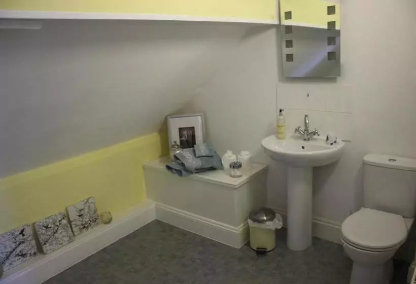 تختخواب و صبحانه The Olde House