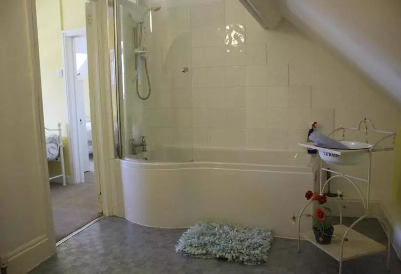 تختخواب و صبحانه The Olde House