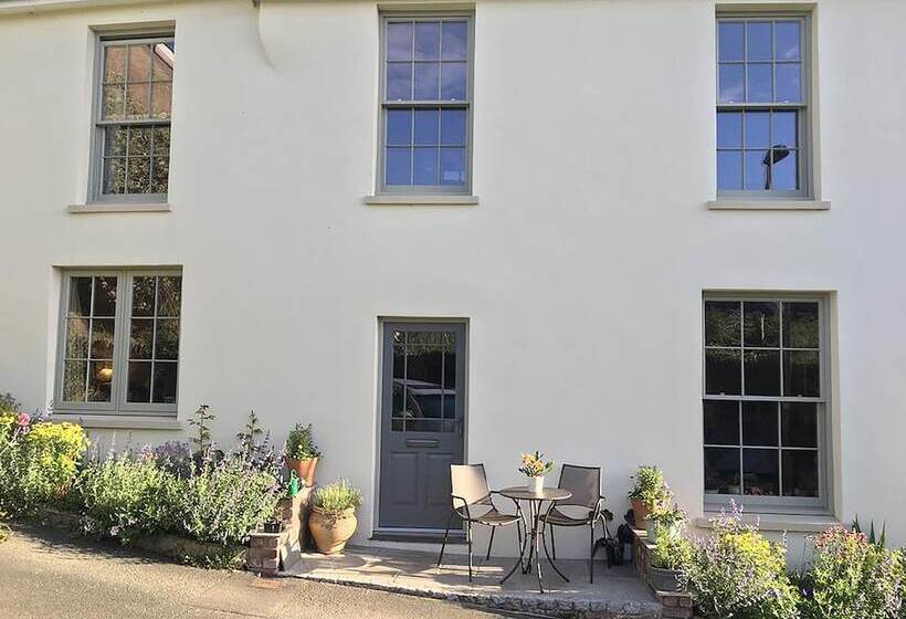 Bed and Breakfast The Tall House