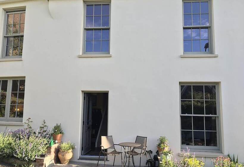 Bed and Breakfast The Tall House