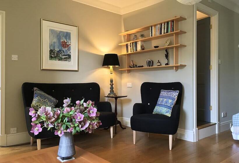 Bed and Breakfast The Tall House