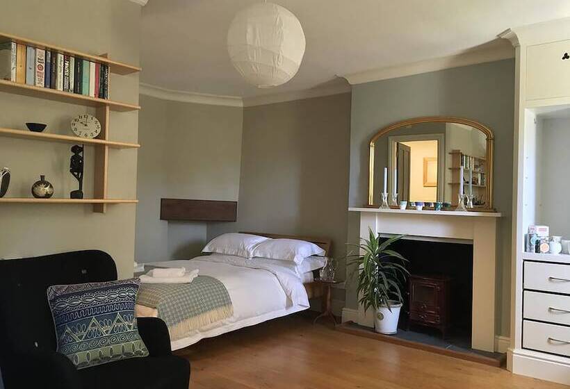 Bed and Breakfast The Tall House