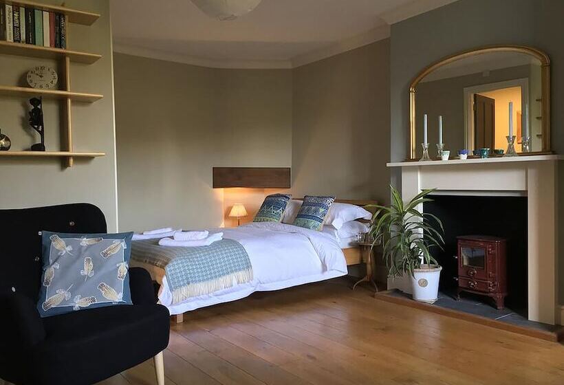 Bed and Breakfast The Tall House