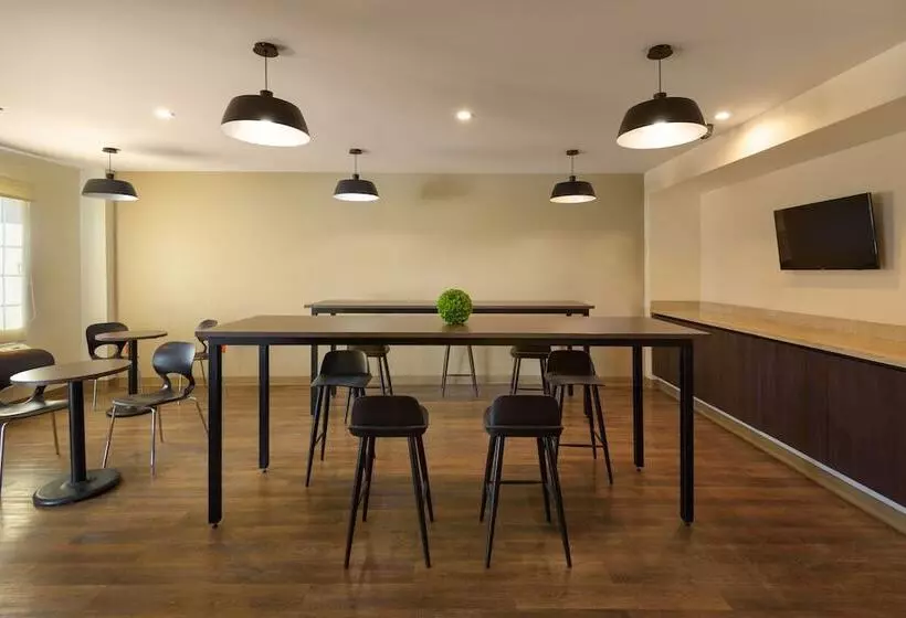Hotelli Extended Suites Mexicali Cataviña