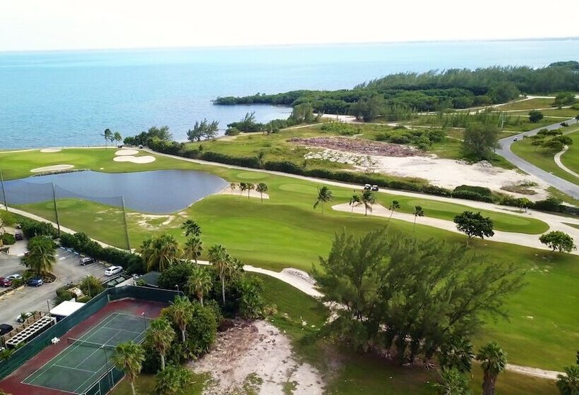 هتل The Grand Caymanian Resort