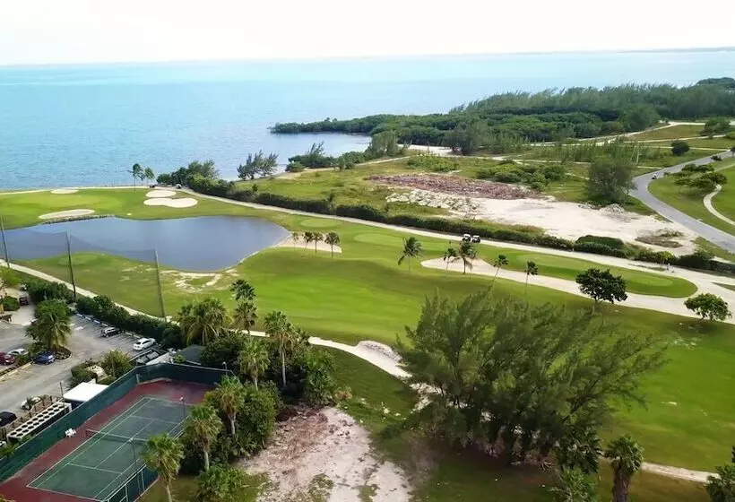 هتل The Grand Caymanian Resort