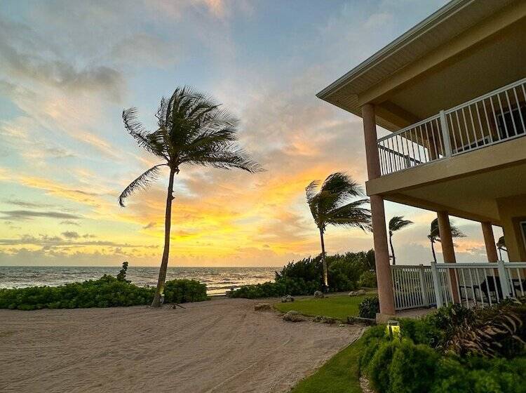 هتل The Grand Caymanian Resort