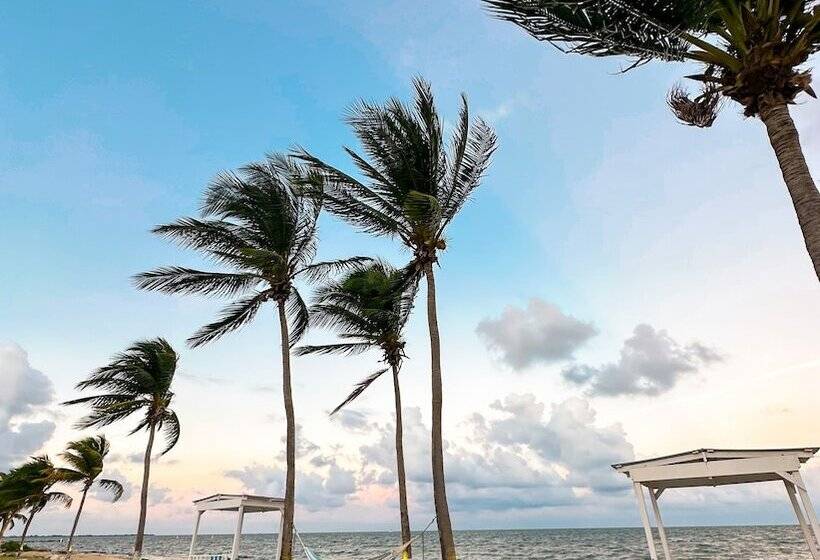 هتل The Grand Caymanian Resort