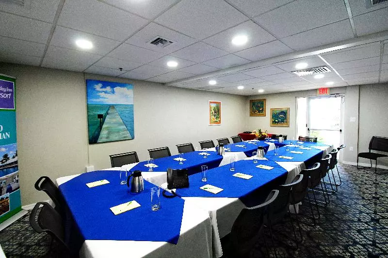 هتل The Grand Caymanian Resort