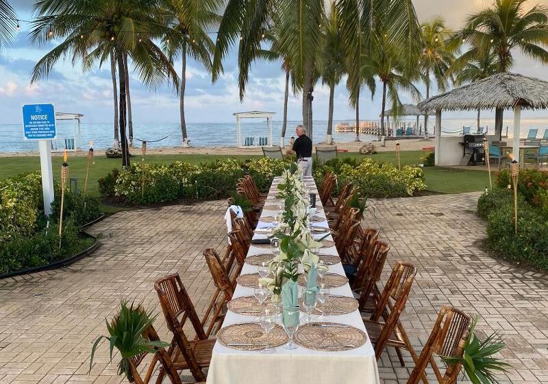 هتل The Grand Caymanian Resort