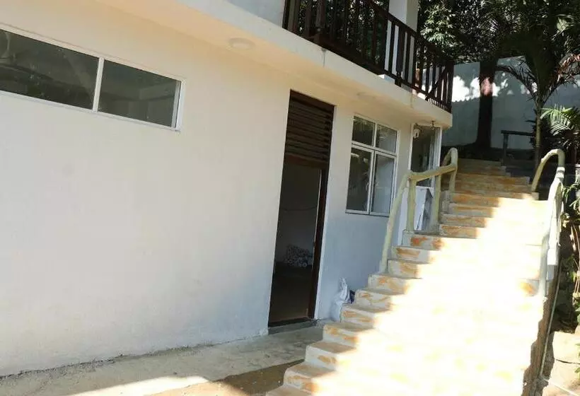 ホテル Jungle Villa Induruwa