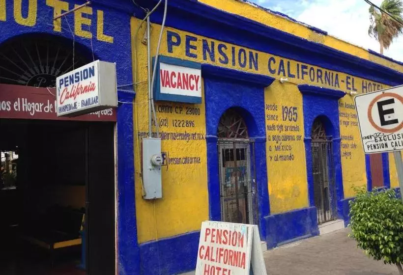 ホテル Pension California