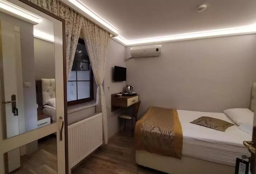 هتل Sehri̇ Zade Yalisi