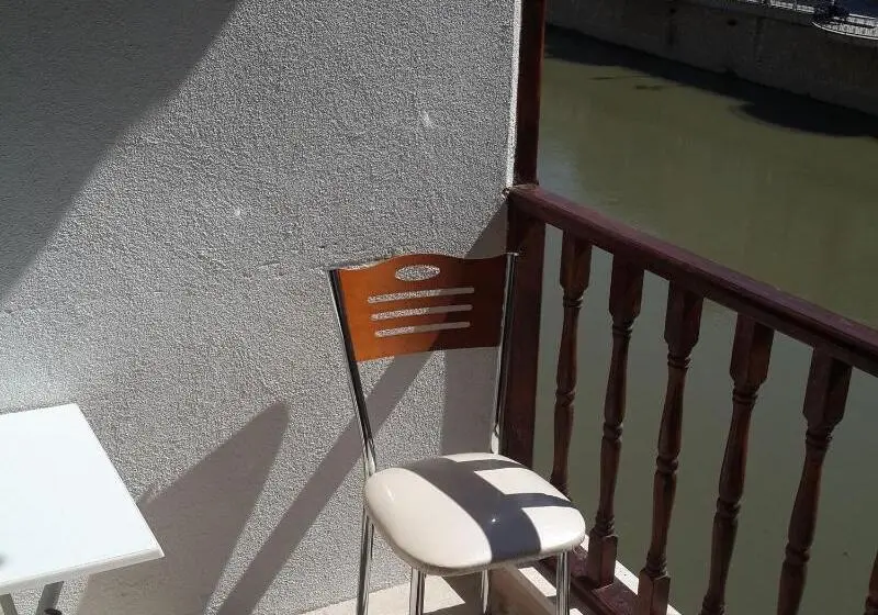هتل Sehri̇ Zade Yalisi