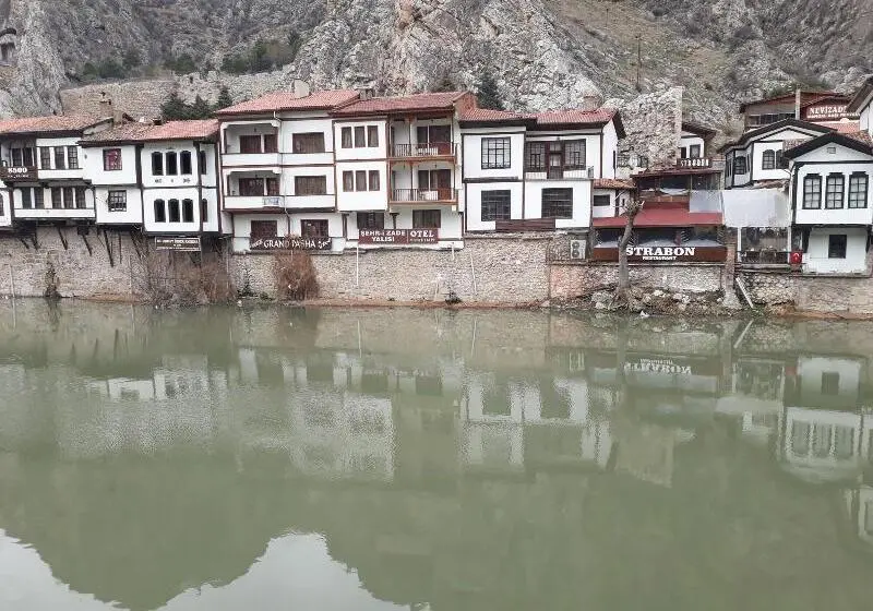 هتل Sehri̇ Zade Yalisi