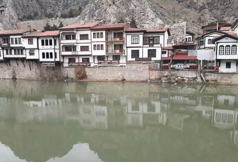 هتل Sehri̇ Zade Yalisi